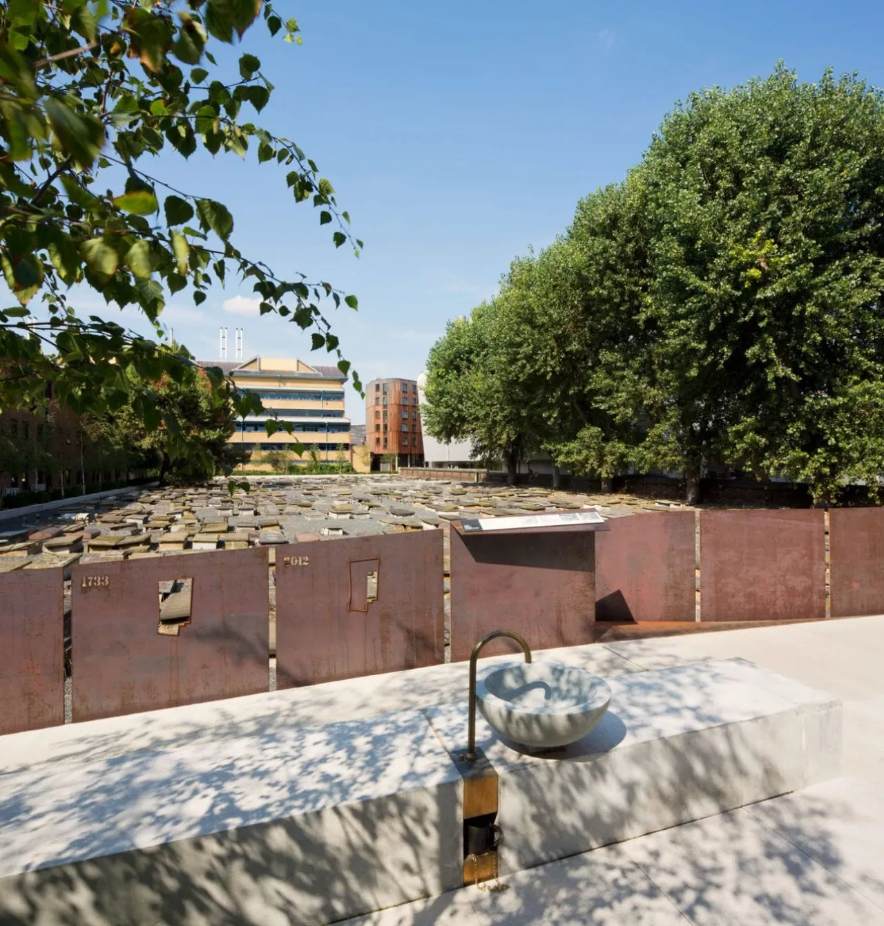 seth-stein-novo-cemetery-queen-mary-university_01